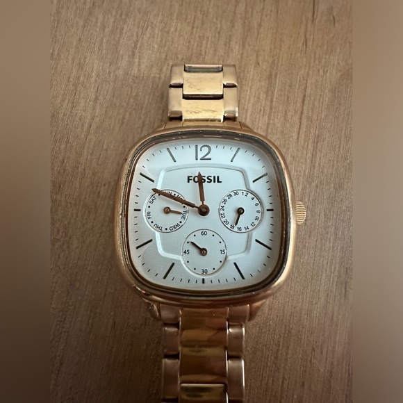 Fossil Brand Rose Gold Watch Square Face White Interior Colour Adjustable Strap - Picture 8 of 10